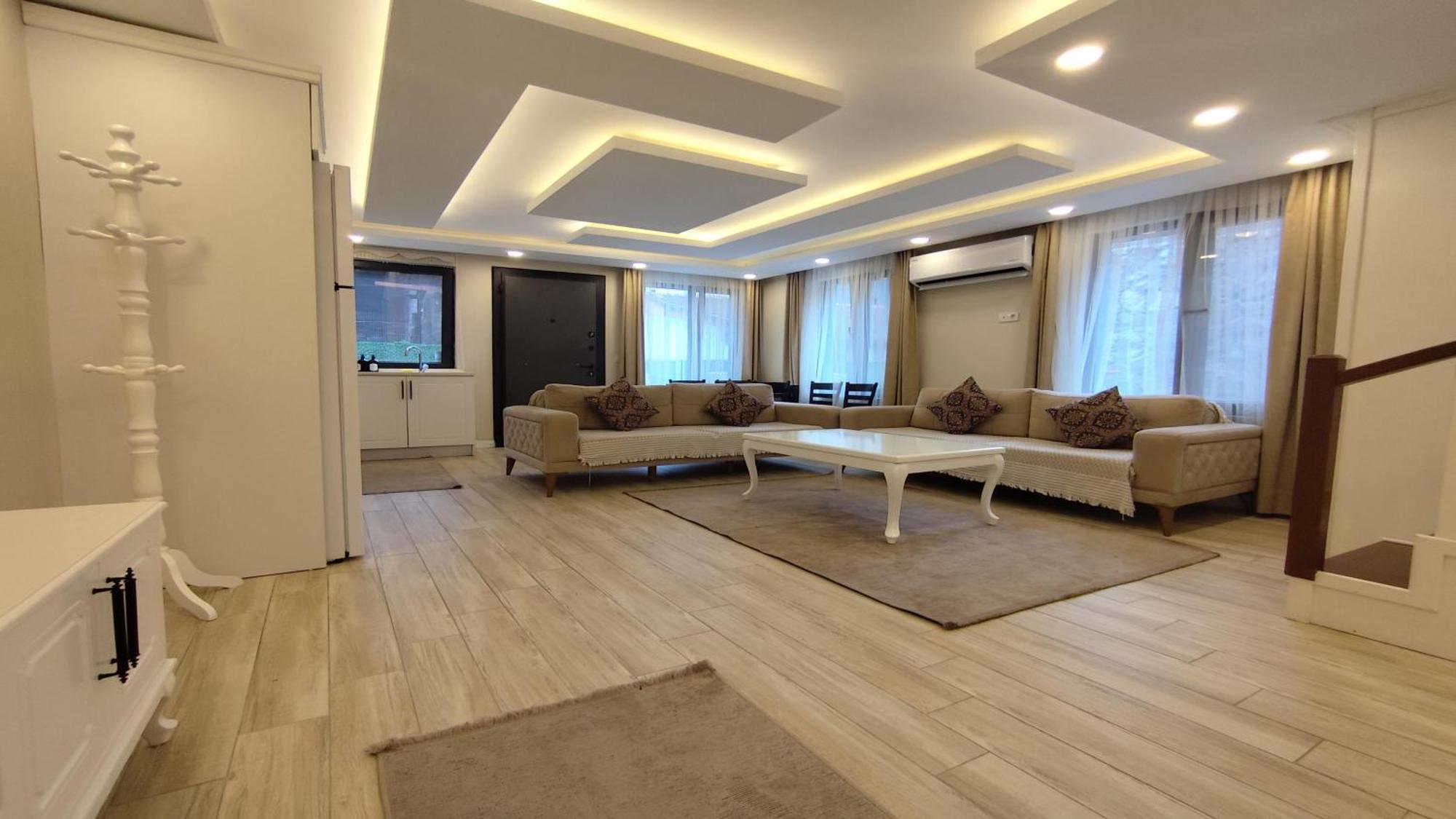 Garden House Villa *